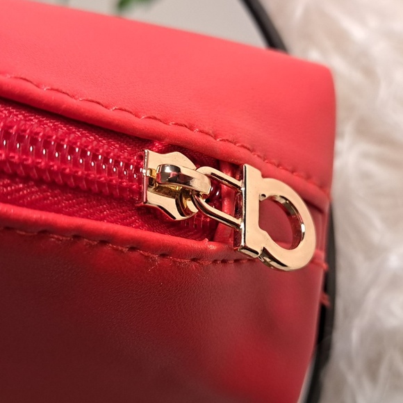 Salvatore Ferragamo for Turkish Airlines Business Class Toiletry Bag - Picture 6 of 12